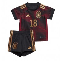 Tyskland Jonas Hofmann #18 Udebane Trøje Børn VM 2022 Kortærmet (+ Korte bukser)